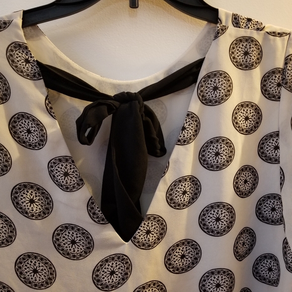 Short sleeves blouse - Picture 2 of 4